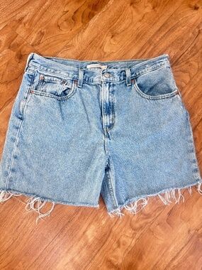 Levi’s Low Pro Straight Denim Cutoff Shorts Light Wash Raw Frayed Hem 32
